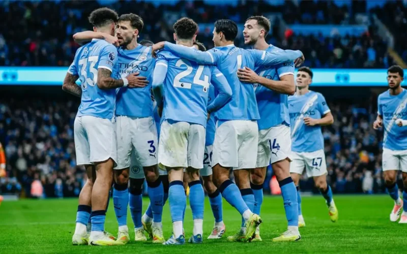 منافسة شرسة.. برشلونة يطارد صفقة من مانشستر سيتي رغم الأزمة المالية